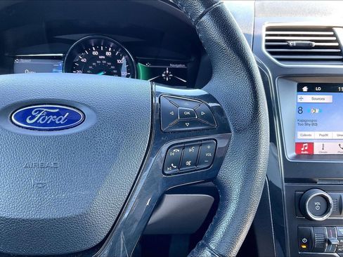 Used 2018 Ford Explorer XLT w/ Equipment Group 201A FWD image 12