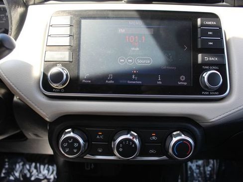 Used 2021 Nissan Versa SV FWD image 36