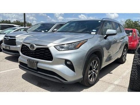 Used 2020 Toyota Highlander XLE FWD image 10