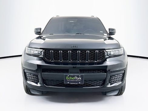 Used 2023 Jeep Grand Cherokee L Laredo image 2