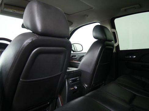 Used 2010 Cadillac Escalade AWD image 17