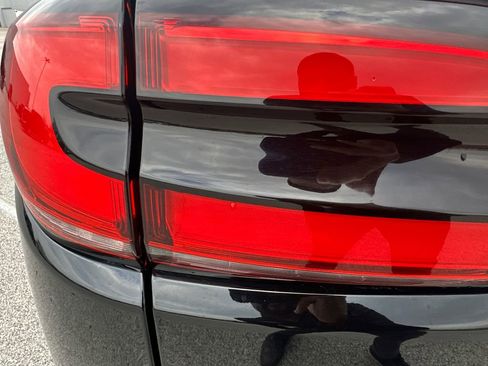 Used 2024 Chrysler Pacifica Touring-L image 38