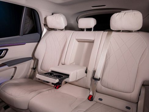 Used 2023 Mercedes-Benz EQS 580 4MATIC SUV image 16