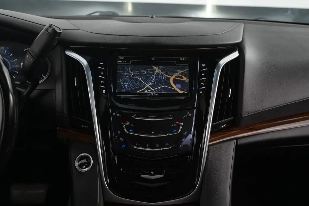 Used 2019 Cadillac Escalade Premium Luxury w/ LPO, Radiant Package AWD/4WD image 29