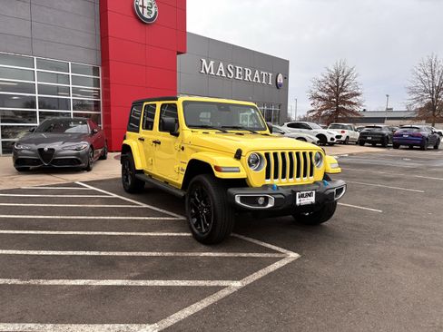 Used 2023 Jeep Wrangler Unlimited Sahara w/ Dual Top Group image 4