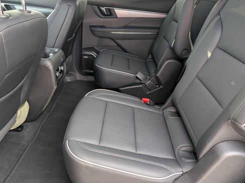 Used 2025 Buick Enclave Preferred image 12