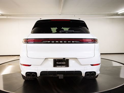 Certified 2025 Porsche Cayenne Turbo AWD/4WD image 6