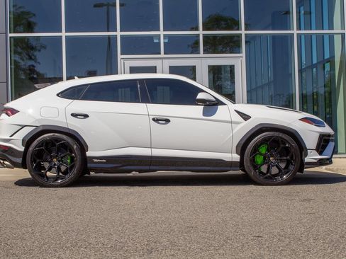 Used 2024 Lamborghini Urus Performante AWD/4WD image 4