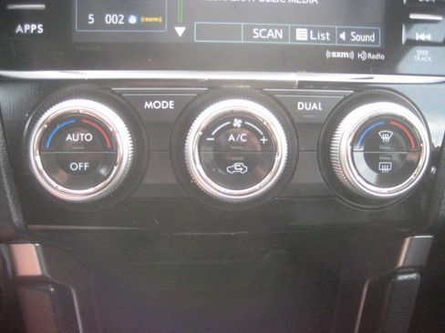 Used 2018 Subaru Forester 2.5i Touring AWD/4WD image 23