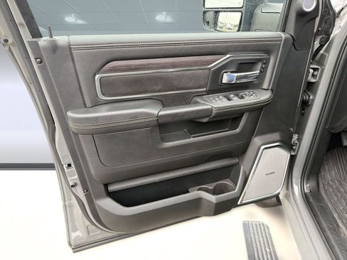 Used 2025 RAM 2500 Laramie AWD/4WD image 13