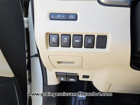 Used 2022 Nissan Murano SL w/ SL Moonroof Package image 16