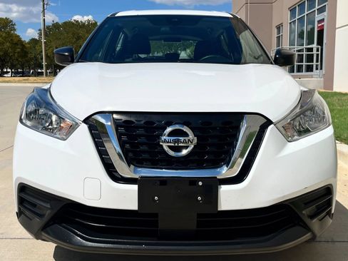 Used 2020 Nissan Kicks S FWD image 2