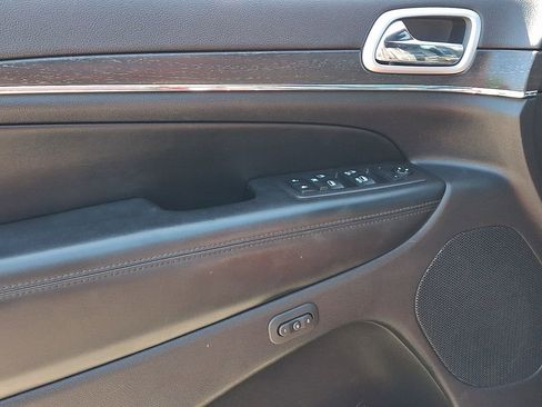 Used 2018 Jeep Grand Cherokee Limited AWD/4WD image 13