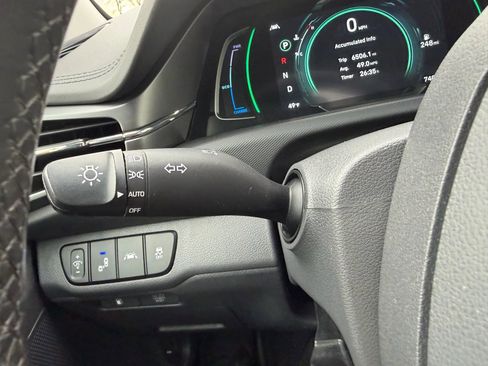 Used 2022 Hyundai Ioniq SE image 22