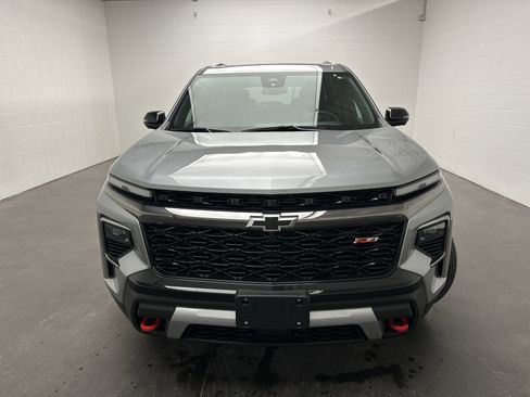 Used 2024 Chevrolet Traverse Z71 image 3