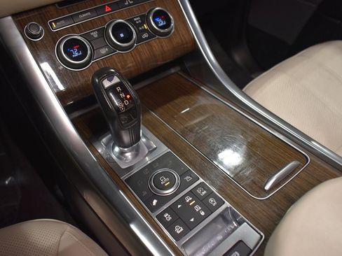 Used 2017 Land Rover Range Rover Sport image 33