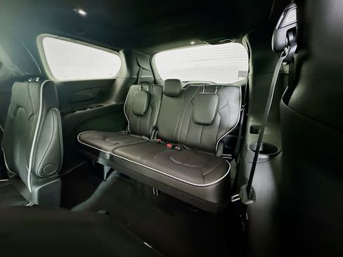New 2026 Chrysler Pacifica Limited w/ S Appearance Package image 17
