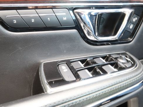 Used 2017 Jaguar XJ R-Sport image 40