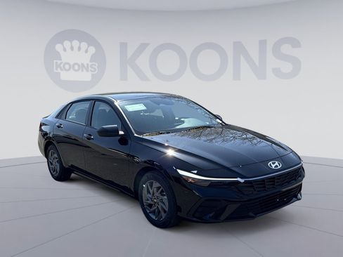 New 2026 Hyundai Elantra Blue image 10