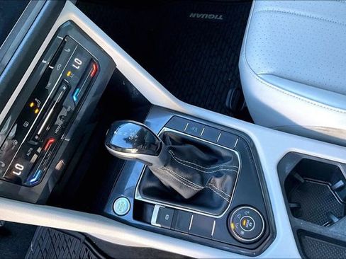 Used 2022 Volkswagen Tiguan SE image 18