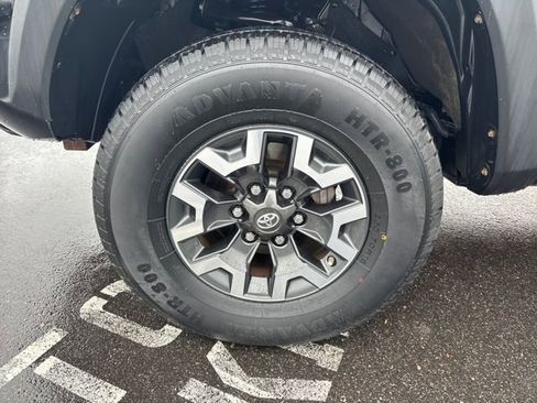 Used 2017 Toyota Tacoma TRD Off-Road image 23