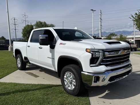 Used 2024 Chevrolet Silverado 3500 LTZ w/ LTZ Convenience Package AWD/4WD image 7