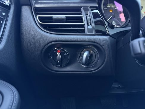 Used 2022 Porsche Macan S w/ Premium Package Plus image 14