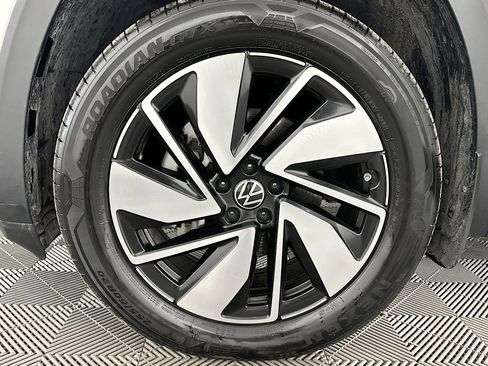 Used 2024 Volkswagen Atlas SE w/ Panoramic Sunroof Package image 38