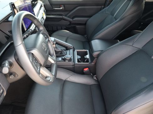 Used 2025 Toyota 4Runner Limited AWD/4WD image 15