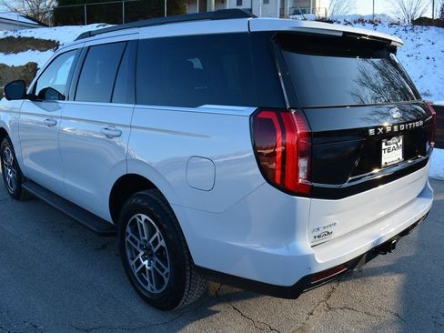 New 2026 Ford Expedition Active image 4