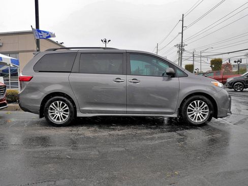 Used 2020 Toyota Sienna XLE Premium image 7