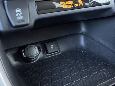 Used 2021 Toyota RAV4 XLE image 29