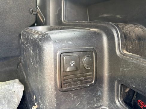 Used 2021 Toyota 4Runner Venture w/ Moonroof Package AWD/4WD image 8