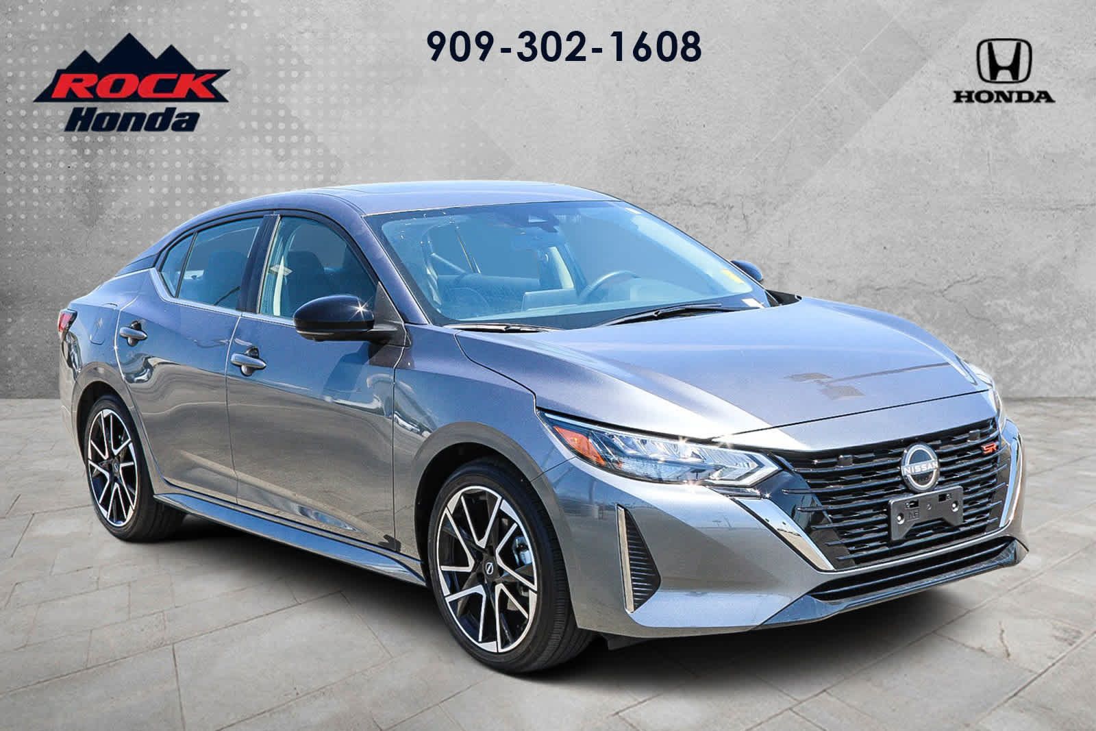 Used 2025 Nissan Sentra SR w/ SR Premium Package FWD image 3
