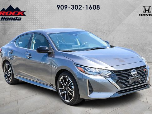 Used 2025 Nissan Sentra SR w/ SR Premium Package FWD image 3