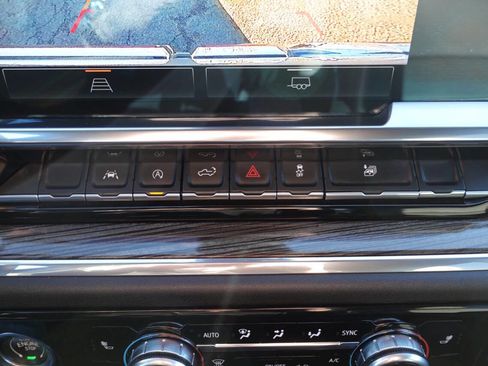 Used 2024 GMC Sierra 1500 Elevation image 37