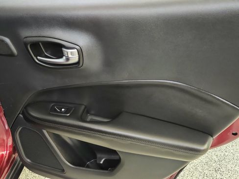 Used 2021 Jeep Compass Latitude w/ Sun and Sound Group FWD image 31