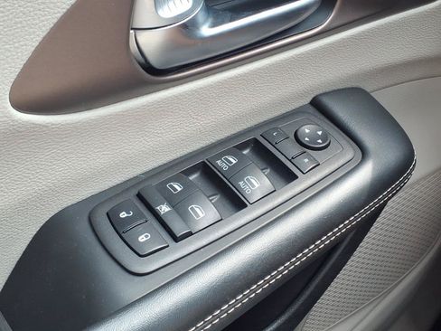 Used 2023 Chrysler Voyager LX FWD image 16