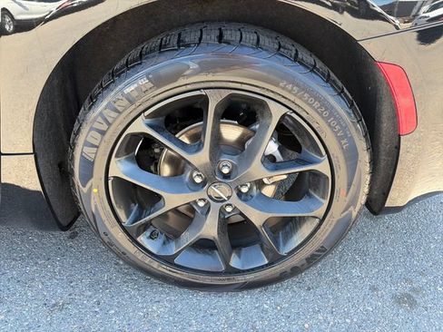 Used 2025 Chrysler Pacifica Limited FWD image 16