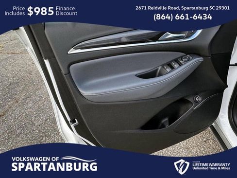 Used 2024 Buick Enclave Essence image 5