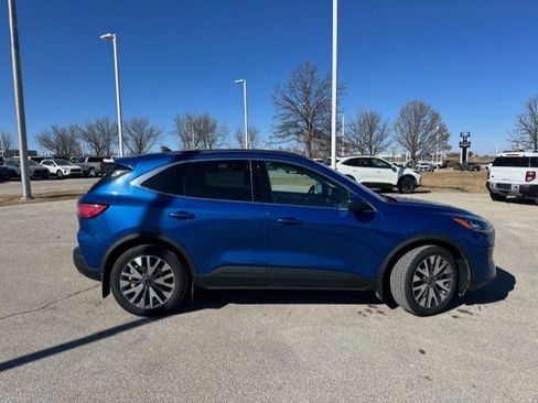 Used 2022 Ford Escape Titanium image 9