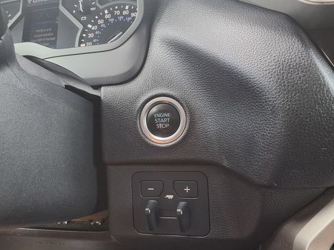 Used 2022 Toyota Tundra SR5 AWD/4WD image 30