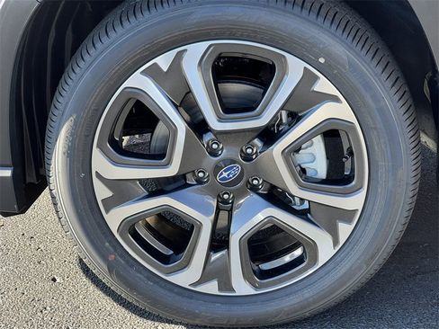 New 2025 Subaru Ascent Limited image 8