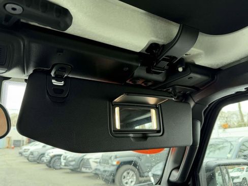 Used 2024 Jeep Wrangler Unlimited Sahara AWD/4WD image 43