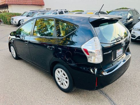 Used 2014 Toyota Prius V Three FWD image 4