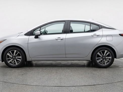 Used 2025 Nissan Versa SV FWD image 5
