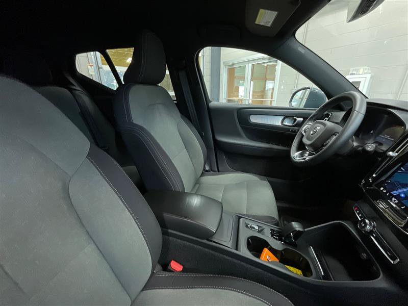 Used 2023 Volvo XC40 B5 Core AWD/4WD image 28