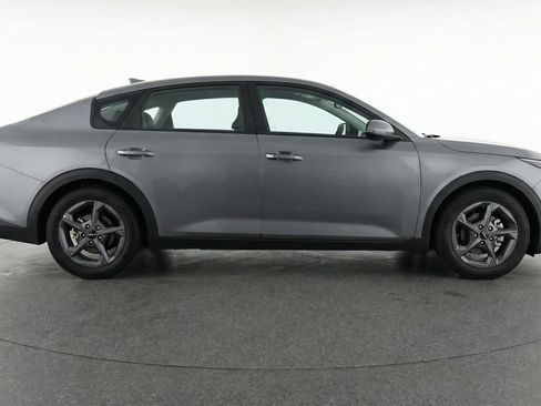 Used 2025 Kia K4 LXS image 11