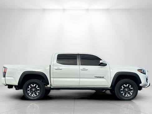 Used 2022 Toyota Tacoma TRD Off-Road image 2