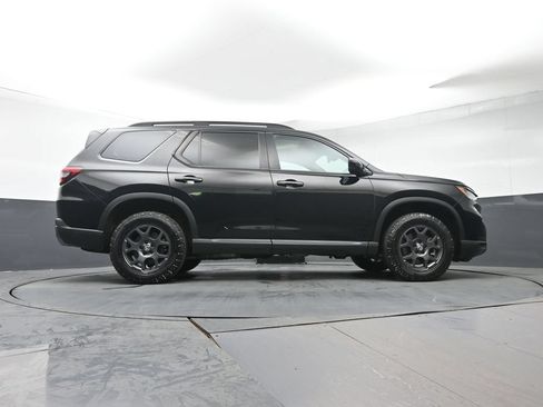 Certified 2023 Honda Pilot TrailSport image 32